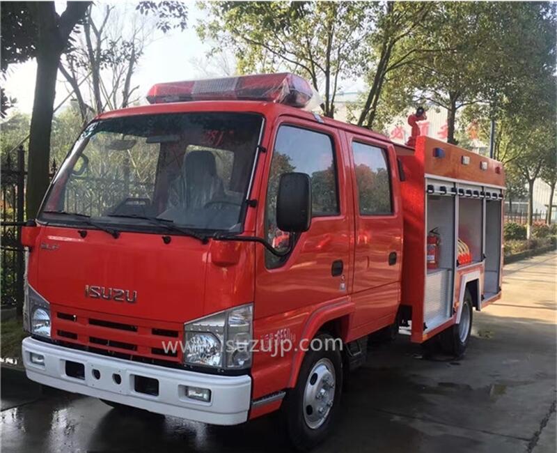 ISUZU 100P water tank fire engine