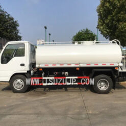 ISUZU NHR 5cbm water sprinkler truck