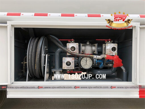 ISUZU small 5 cubic meters diesel oil tank truck