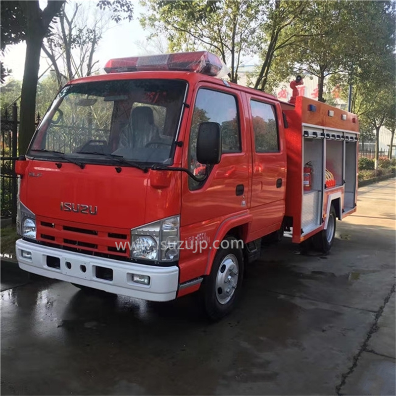 Isuzu 2 ton water tank fire truck