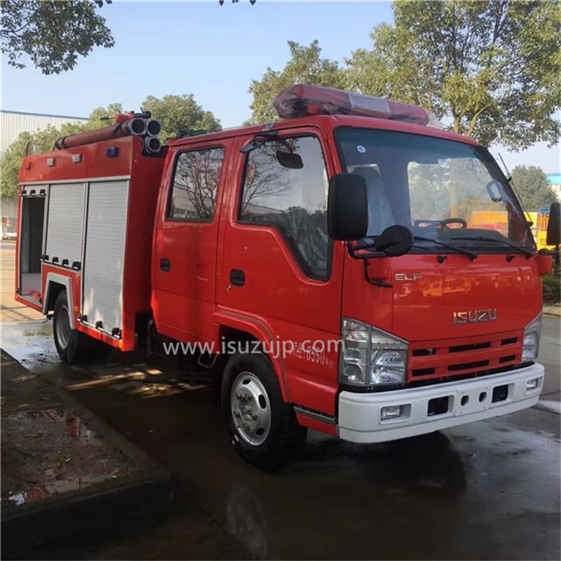 Isuzu 2 ton water tanker fire vehicle