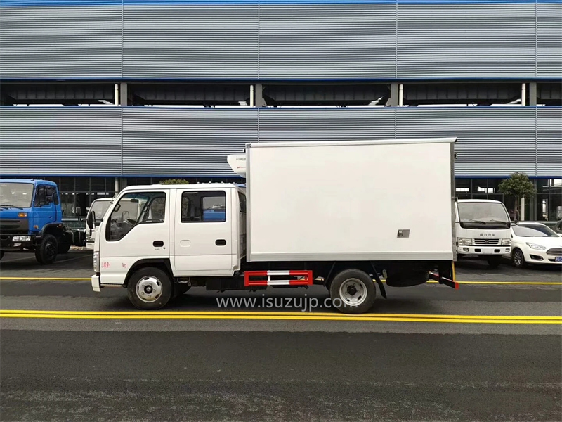Isuzu 3 ton refrigerated delivery trucks picture