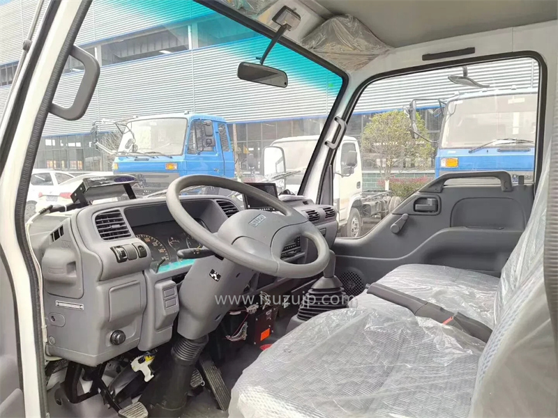 Isuzu 3 tonne refrigerated cargo truck cabin picture