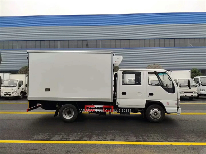 Isuzu 3mt refrigerator container truck photo