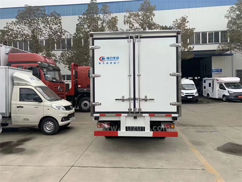 Isuzu 3t fridge truck photo