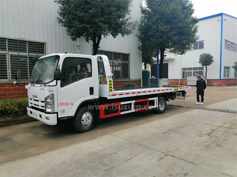 Isuzu 4 ton Road recovery truck photo