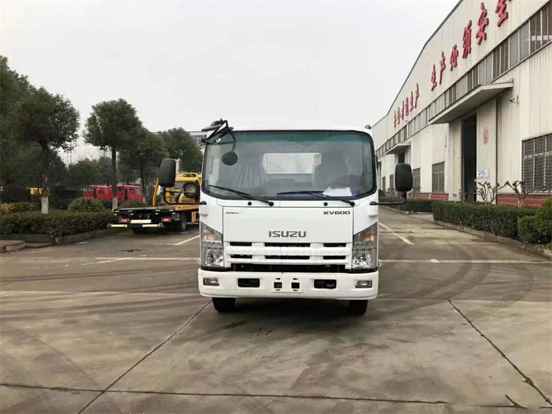 Isuzu ELF flat tow truck photo