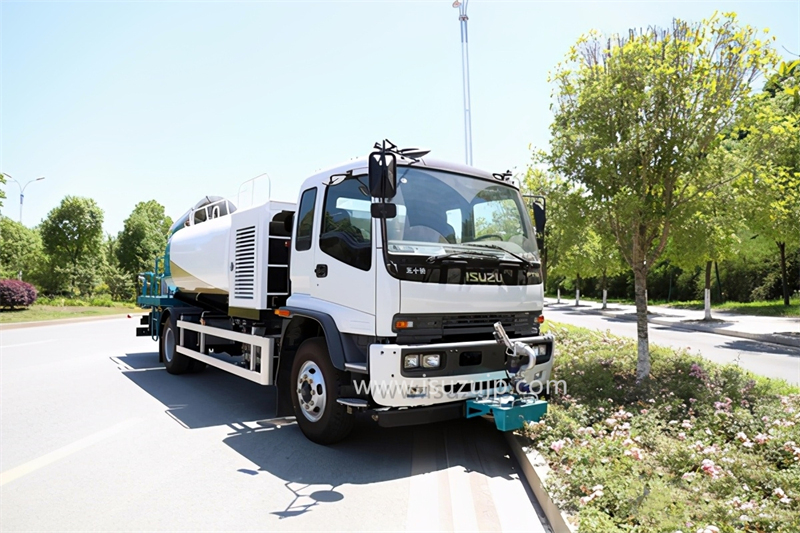 Isuzu FTR 80m disinfection spray truck