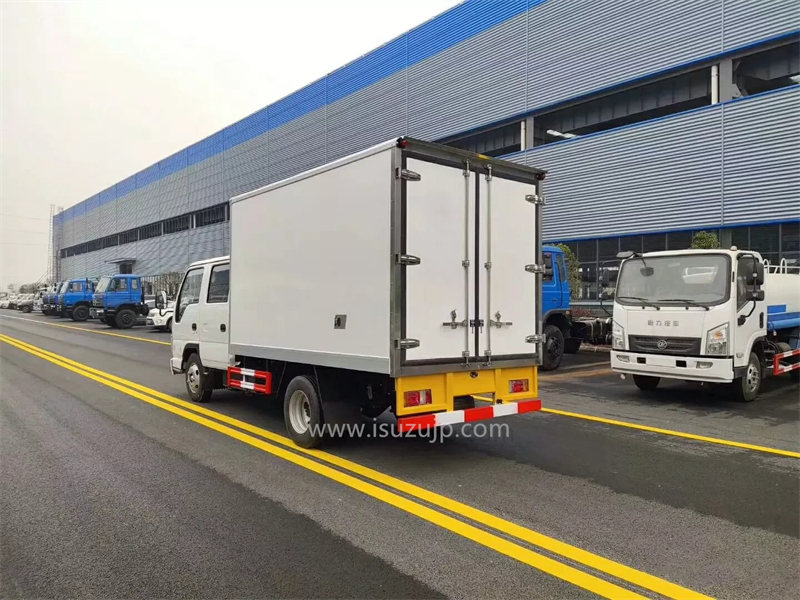 Isuzu double row cab freezer delivery truck photo