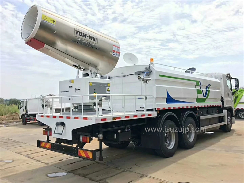 Isuzu giga 4000gallon disinfection vehicle