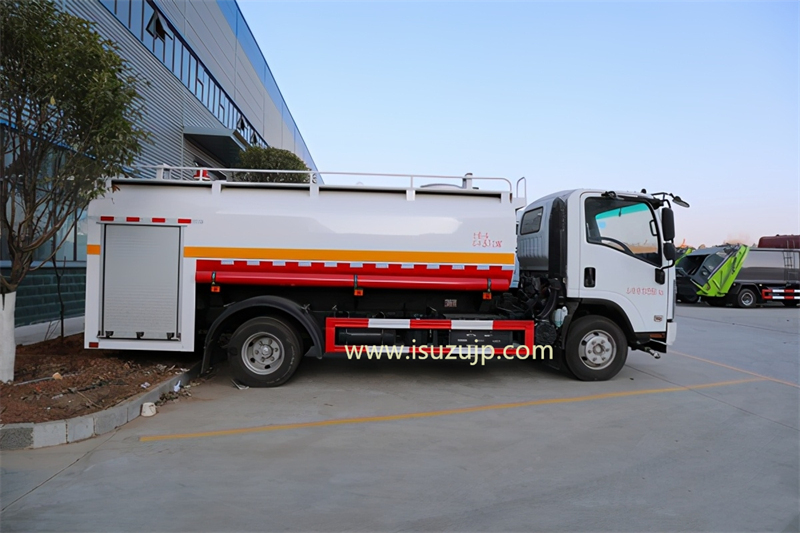 ISUZU 6 ton water fire engine truck