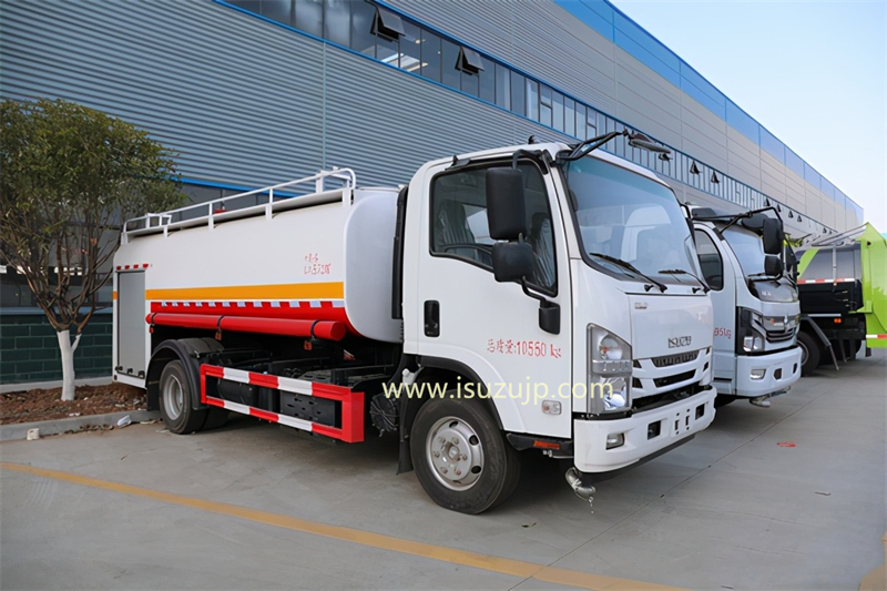 ISUZU ELF 700P water tank fire fighter truck