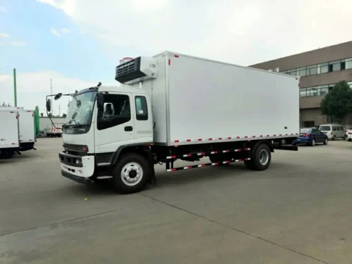 ISUZU FTR ၁၂ တန်အအေးခန်းအခန်းထရပ်ကား