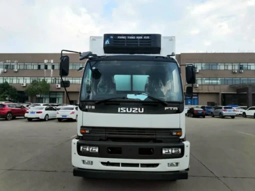 ISUZU FTR 12000kg သယ်ဆောင်အအေးပေးစက်ထရပ်ကား