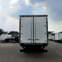 ISUZU FTR 5.6m freezer box fridge truck