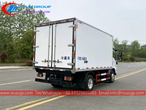 ISUZU pequena van refrigerada e caminhão em dubai