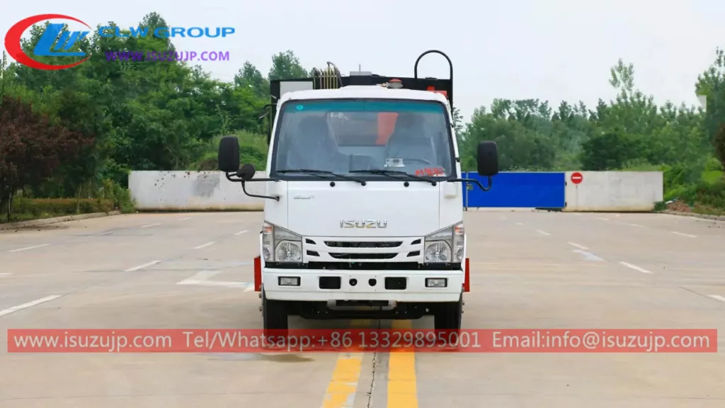 Isuzu 6m3 rear loading trash compactor truck picture
