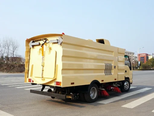 ISUZU 3 ton road soil sweeper machine
