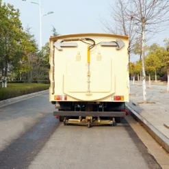 ISUZU 4 cubic meters road cleaning sweeper