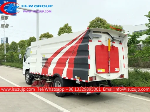 ISUZU 6mt vacuum broom sweeper Myanmar