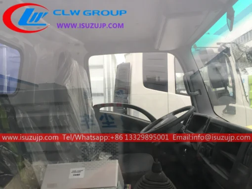 ISUZU NPR 8cbm ထရပ်ကား တပ်ဆင်ထားသော လမ်းသန့်ရှင်းရေးစက်