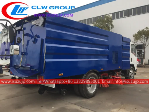 ISUZU NPR 8cbm ट्रक पर लगी स्वीपिंग मशीन