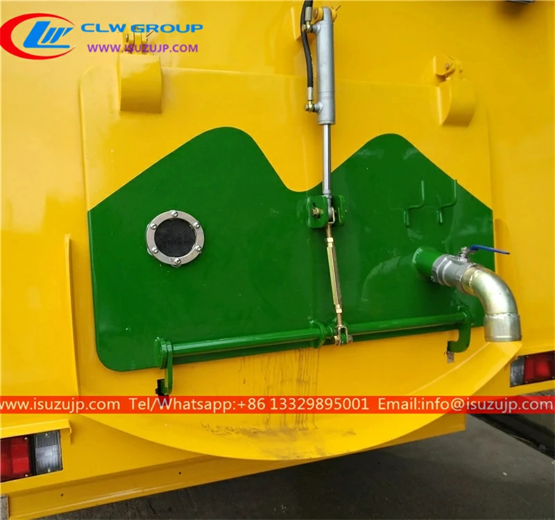 ISUZU NPR 8t dust sweeper photo