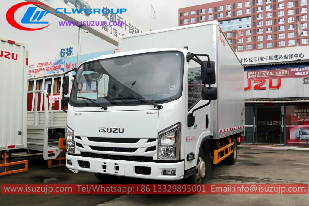 Isuzu mini cold chain transport truck