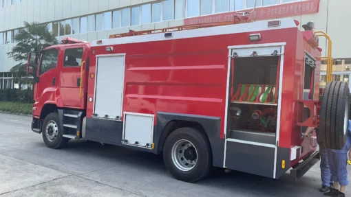 4X2 ISUZU GIGA 8000 liter truk pemadam kebakaran baru untuk dijual
