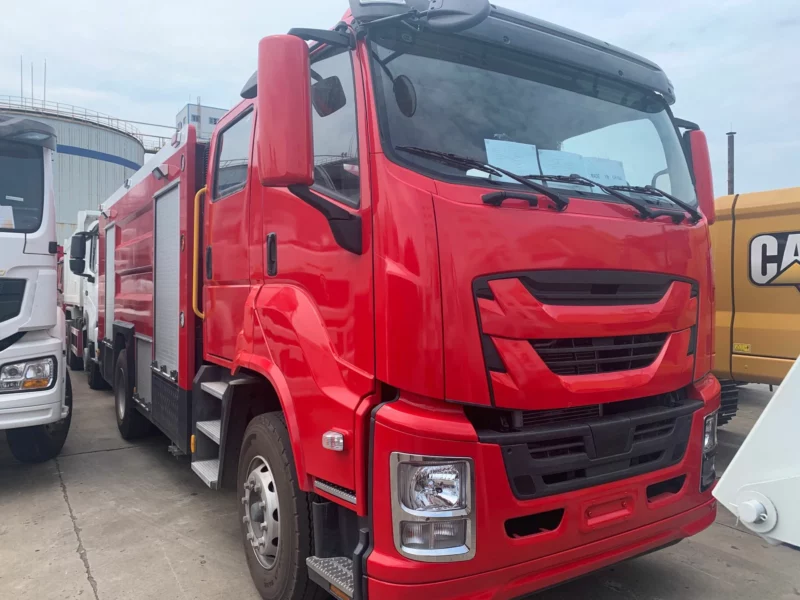 4X2 ISUZU GIGA 8000liters tender fire truck