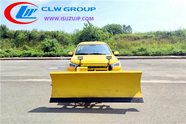 4x4 Foton pickup snow cleaning car