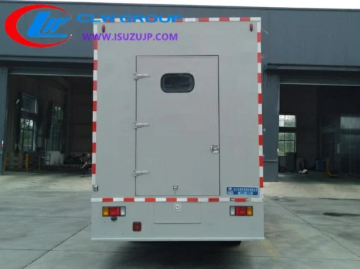 Xe tải video ISUZU ELF dẫn đầu