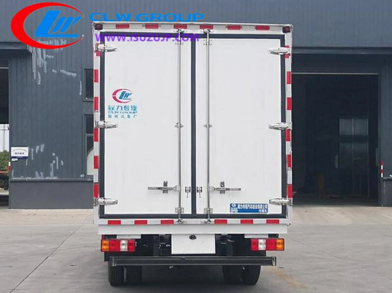ISUZU ES7 3ton reefer box truck for sale Peru
