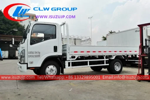 Isuzu KV100 รถบรรทุกขนส่งสินค้าขนาดเล็ก