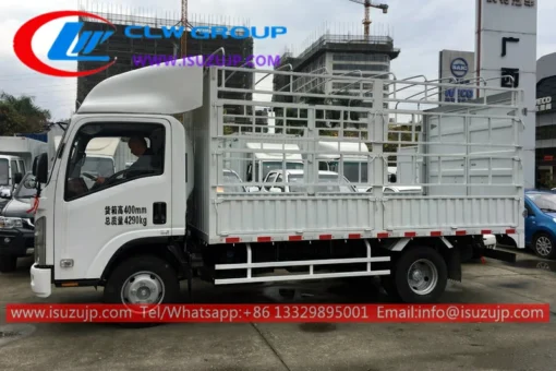 Camión con caja de estacas Isuzu NMR de 4 toneladas