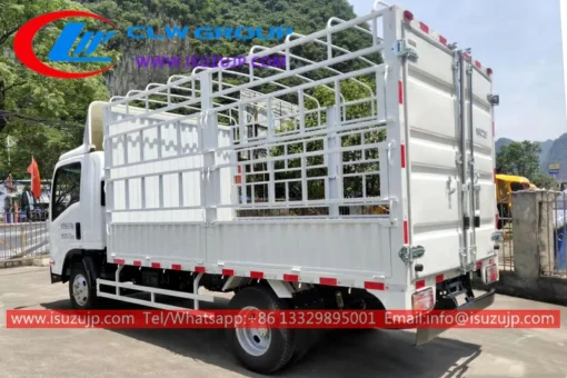 Camión lateral de estaca Isuzu NMR de 4 toneladas