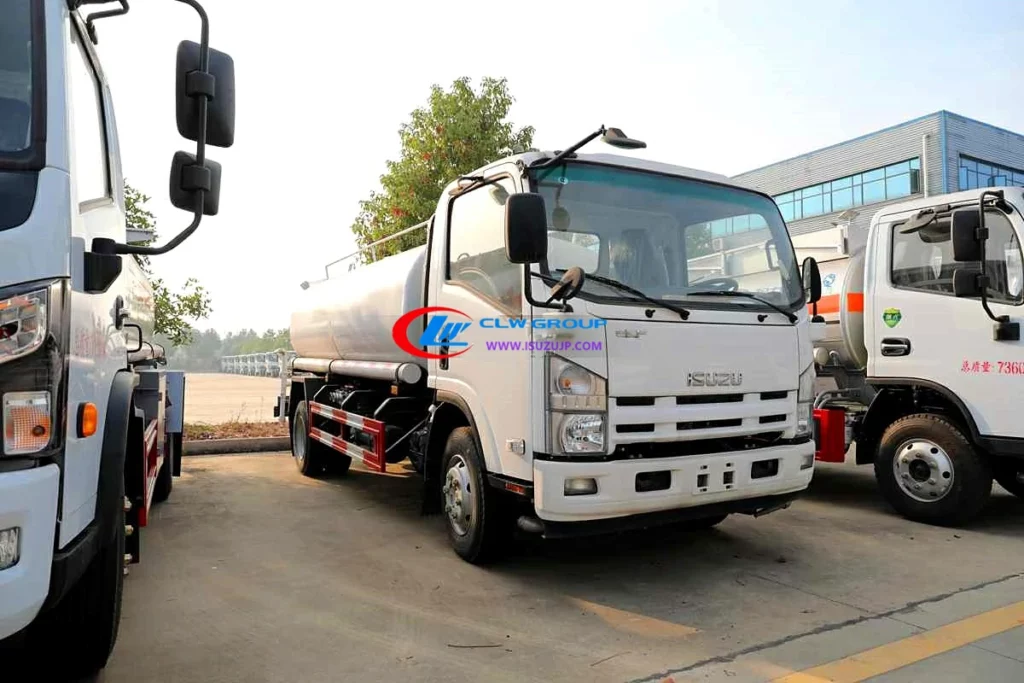 Isuzu NMR 8 ton water dispenser truck