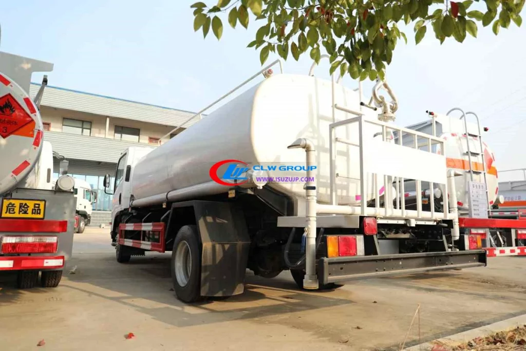 Isuzu NMR 8m3 ​water hauling trucks for sale