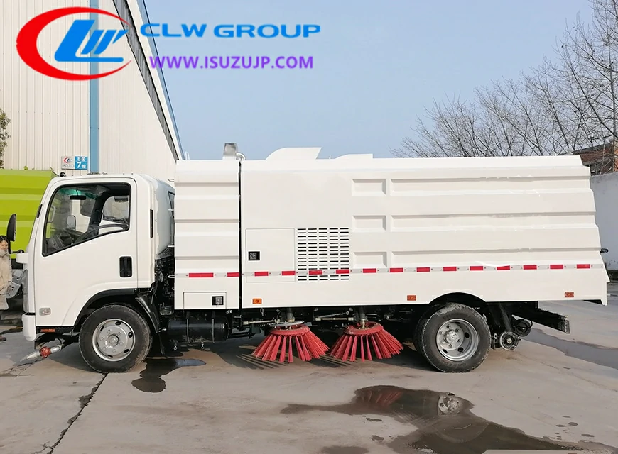 Isuzu street sweeper TRUCK brush