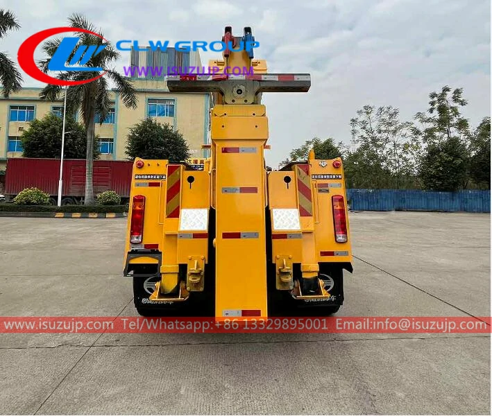 12 wheel FAW 25T heavy duty wrecker Pakistan