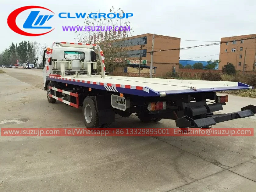 Isuzu light flatbed breakdown truck