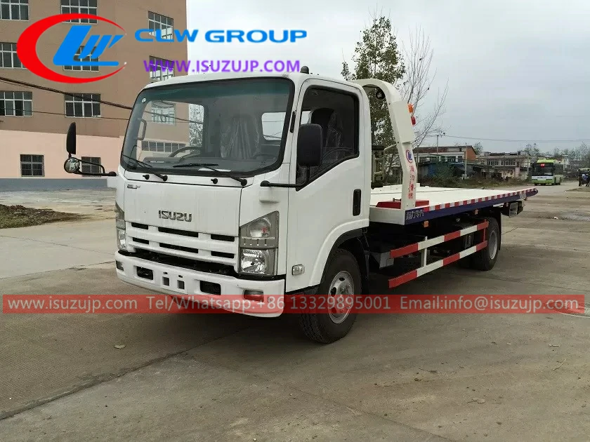 Isuzu light flatbed wrecker truck