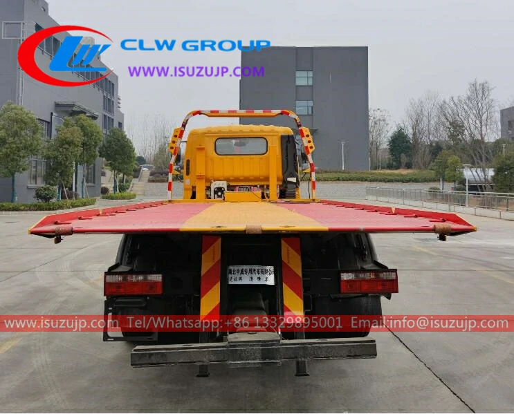 Right hand drive Dongfeng 4T wrecker truck Nepal