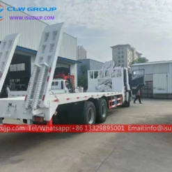 10 wheel Isuzu flatbed with boom lift