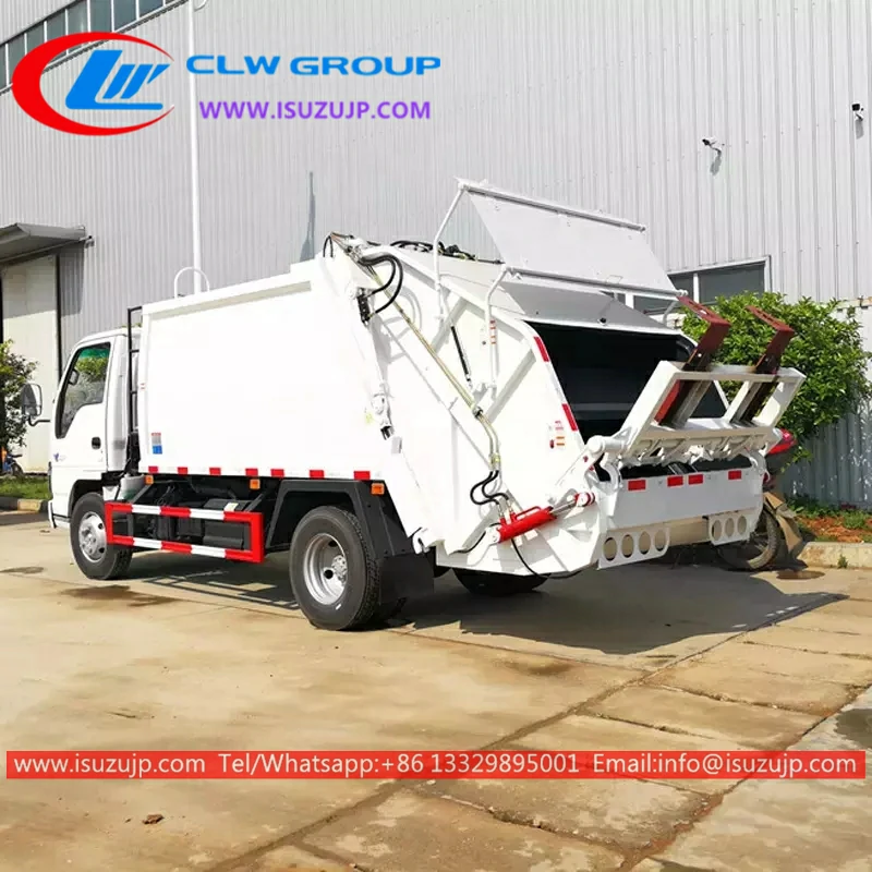 Isuzu 5 ton refuse compactor truck