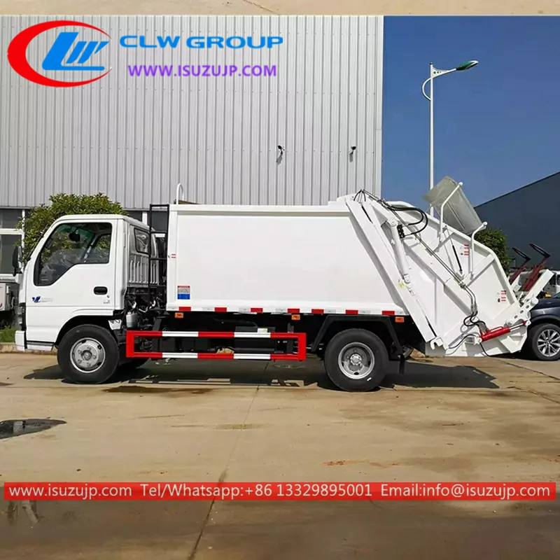 Isuzu 6m3 trash compactor truck