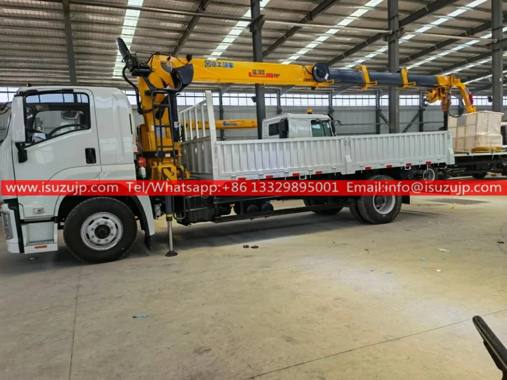 Isuzu 8 tons truck mounted crane with Auger Drilling Device and two-man basket