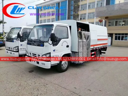 ISUZU NKR 4000liters guardrail cleaning truck para sa pagbebenta