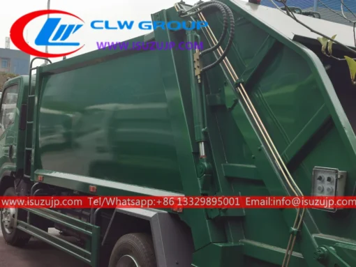 Camión basurero de carga trasera Isuzu de 6 toneladas que se envía a Omán