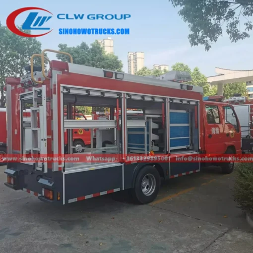 شاحنة إطفاء الإنقاذ في حالات الطوارئ الصغيرة ISUZU مع رافعة 3Tons ونش كمبوديا